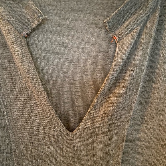 XiRENA V neck long sleeve sweater/top - Picture 2 of 3